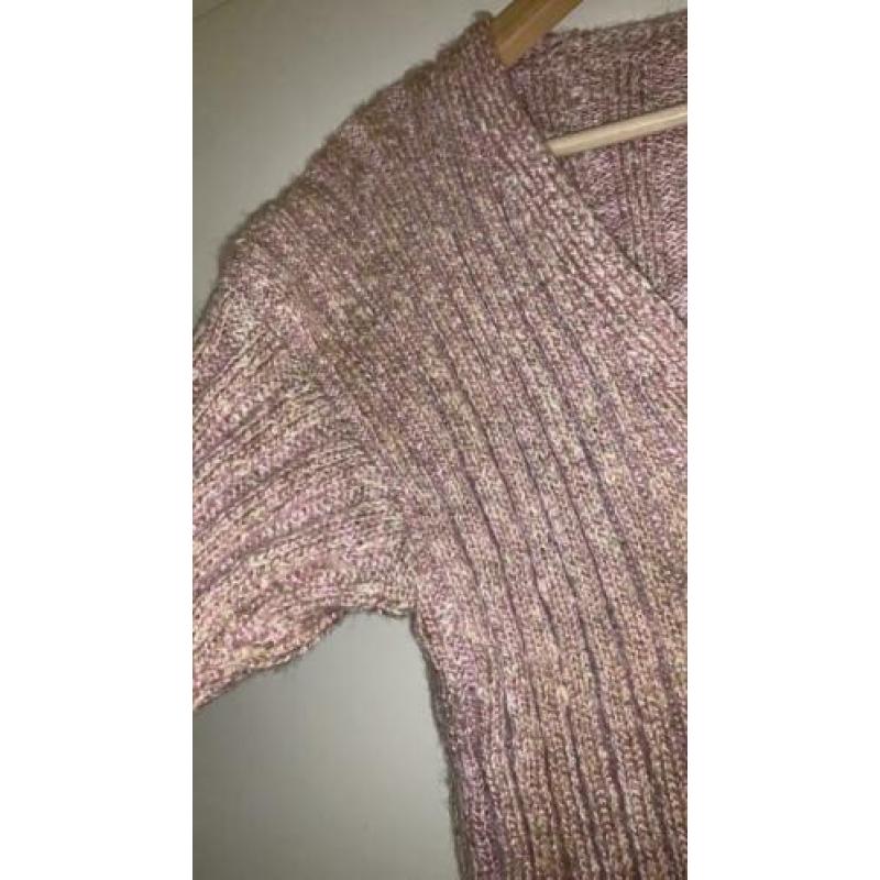 Handgebreid zacht roze wit & bruin trui met knopen