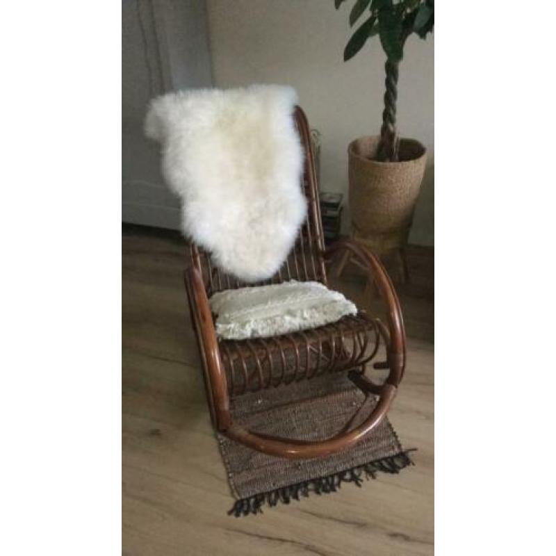 Prachtige rotan schommelstoel