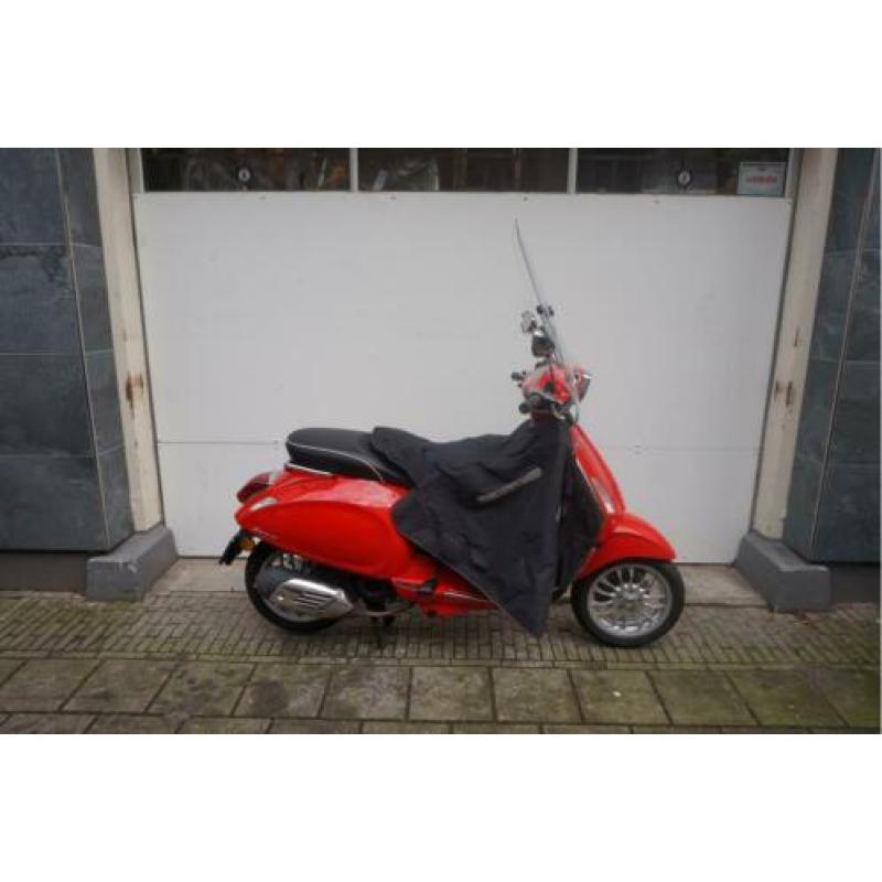 Vespa Sprint bromscooter 4T €2499,-