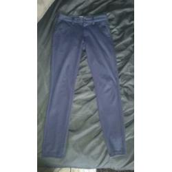 Pantalons, niet gedragen, beide maat 28/32
