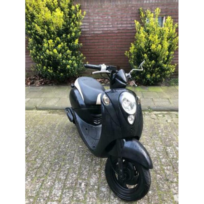 sym mio 50 snor scooter zwart !!