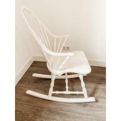 Vintage, brocante witte schommelstoel (wit) voor babykamer