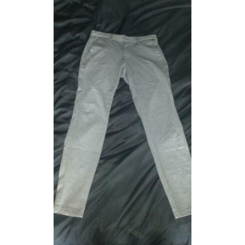 Pantalons, niet gedragen, beide maat 28/32