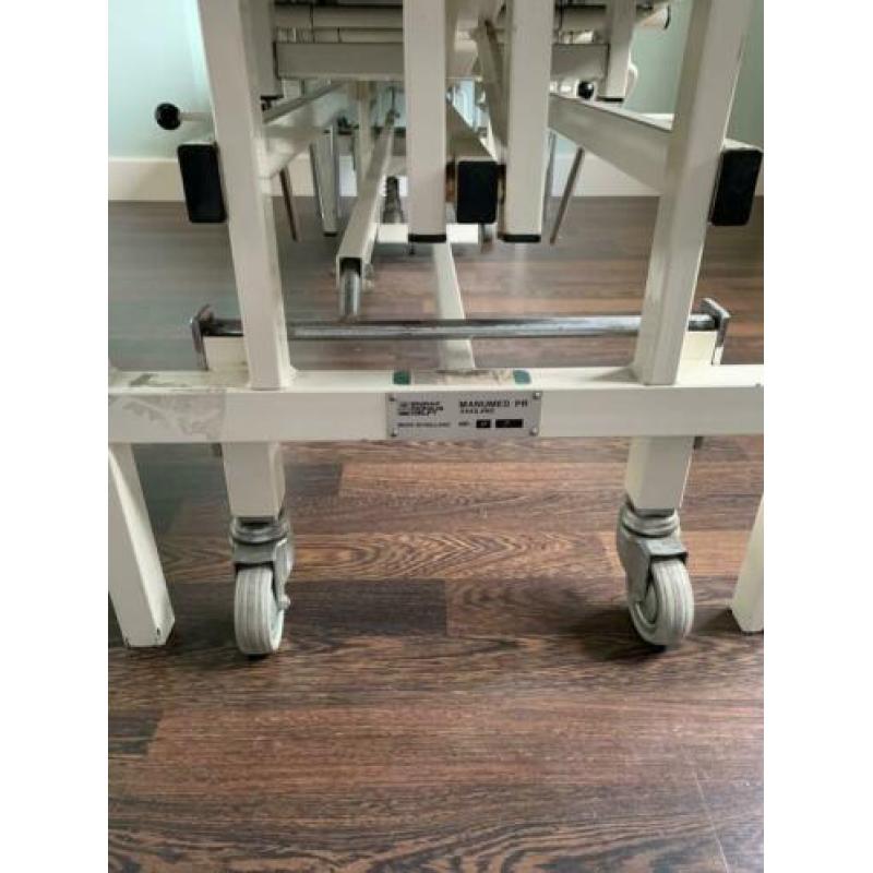 Mechanische massagetafel.