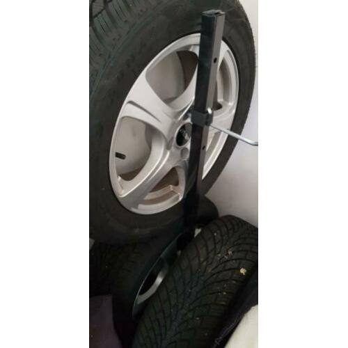 Citroen C4 Picasso winterbanden 215/55R16