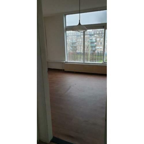 Etage woning twee kamers Den Haag 2572 XE