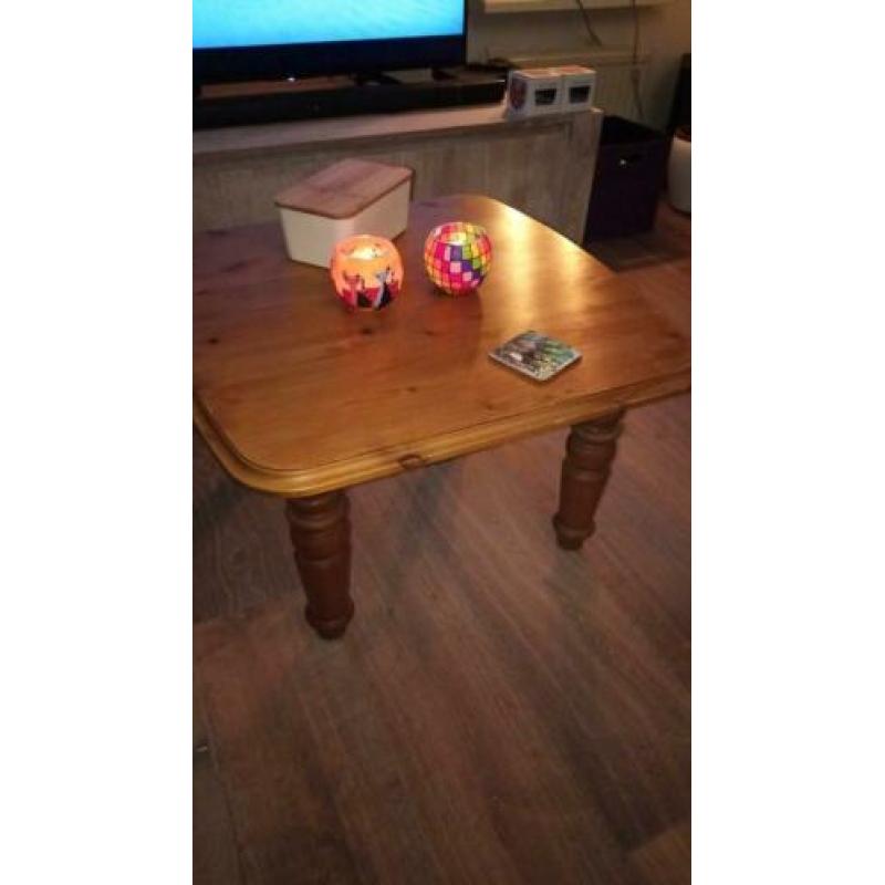 Grenenhout, salontafel, bijzettafel. Dokkum