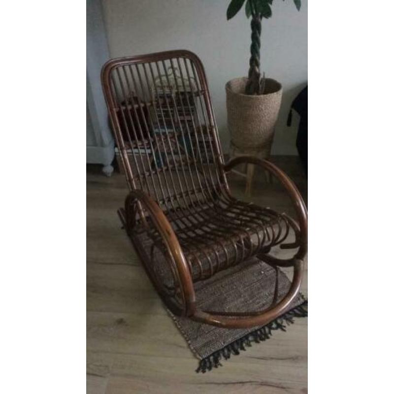 Prachtige rotan schommelstoel