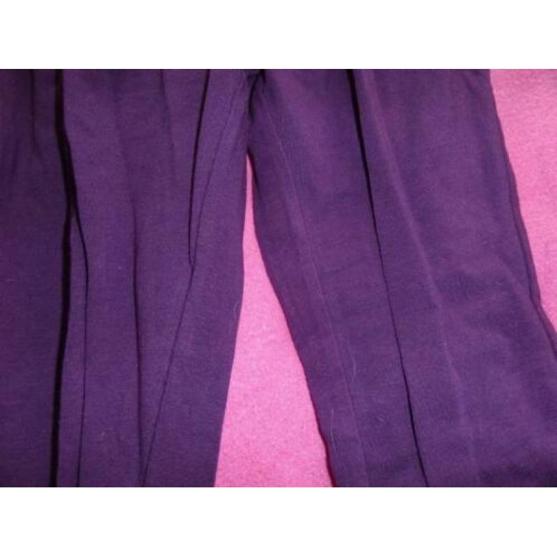 paarse legging mt 140/146 als nieuw