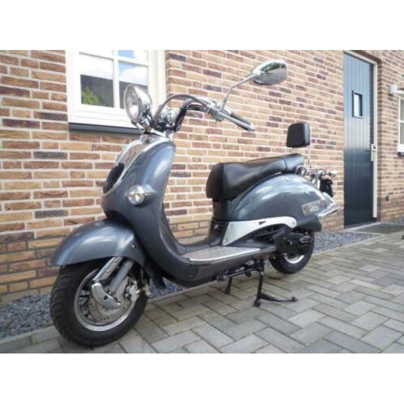 GRANDE RETRO BJ 2013 KM 7100 1e EIGENAAR AGM GRAND SNOR