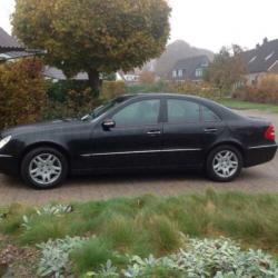 Youngtimer Mercedes E220 CDI Elegance AUT 2005 Zwart