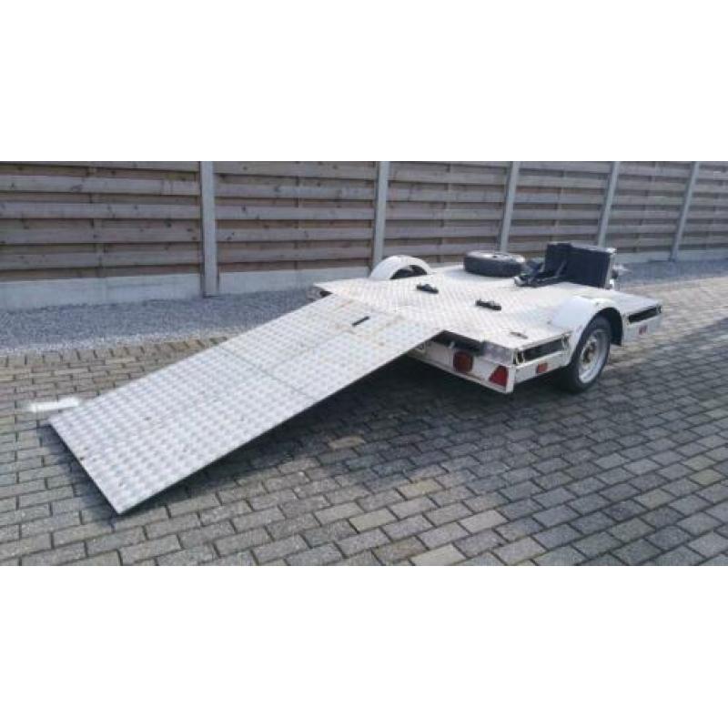 Motor aanhangwagen voor 1 of 2 baanmotoren