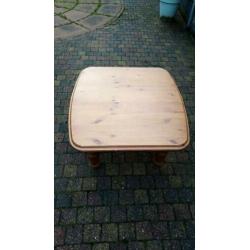 Grenenhout, salontafel, bijzettafel. Dokkum