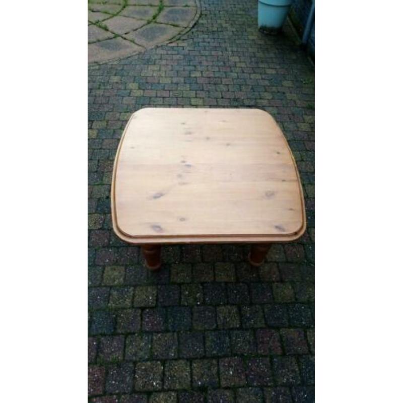 Grenenhout, salontafel, bijzettafel. Dokkum