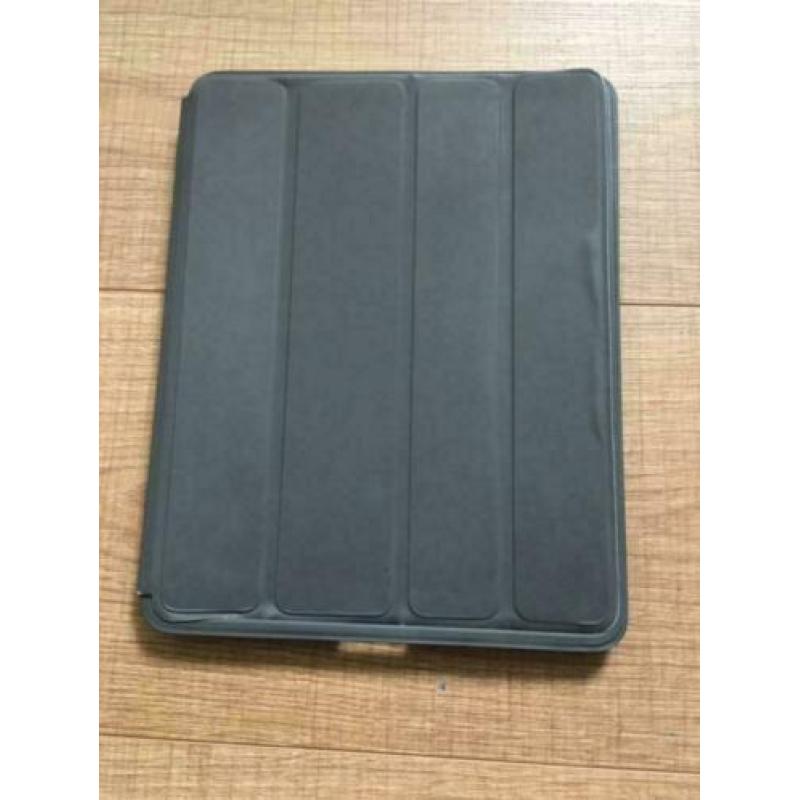 Apple IPad, 16GB met Apple beschermhoes en oplaadstekker