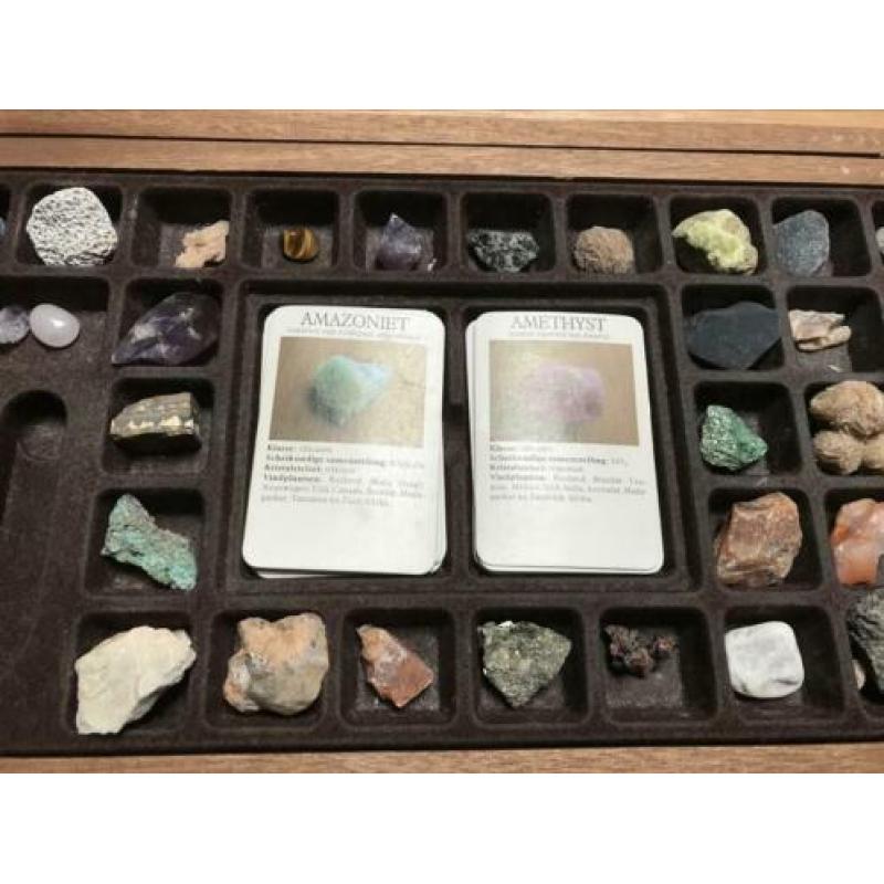 Mineralen in houten opbergkist
