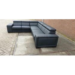 #22 modern strak zwart leder hoekbank