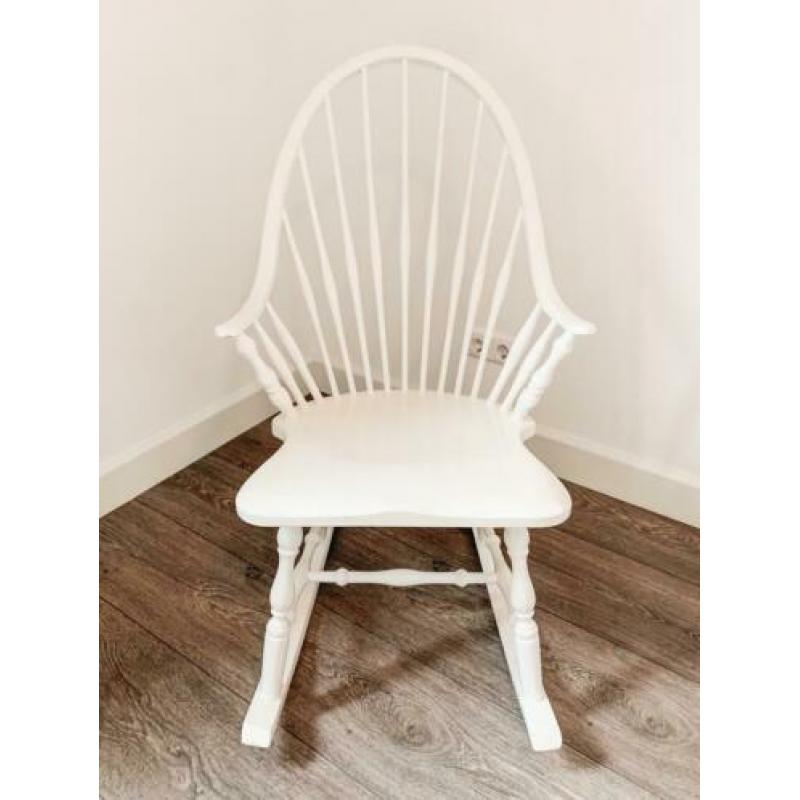 Vintage, brocante witte schommelstoel (wit) voor babykamer