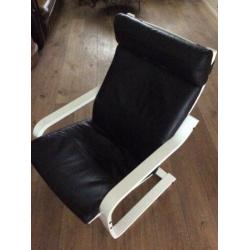 Poang fauteuil met zwart leren kussen - relax stoel