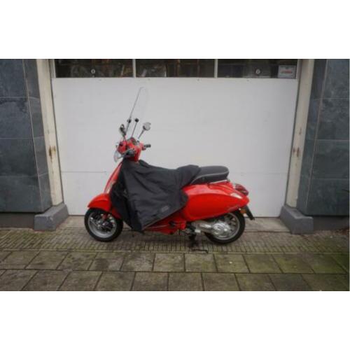 Vespa Sprint bromscooter 4T €2499,-