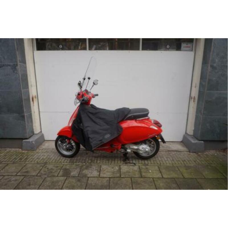 Vespa Sprint bromscooter 4T €2499,-