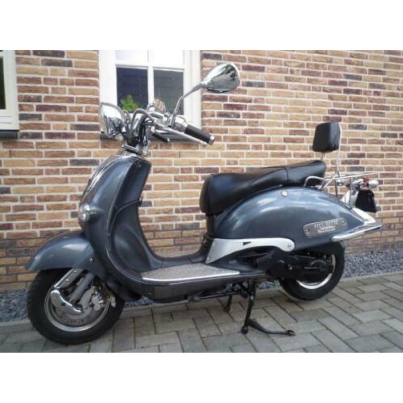 GRANDE RETRO BJ 2013 KM 7100 1e EIGENAAR AGM GRAND SNOR