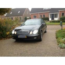 Youngtimer Mercedes E220 CDI Elegance AUT 2005 Zwart