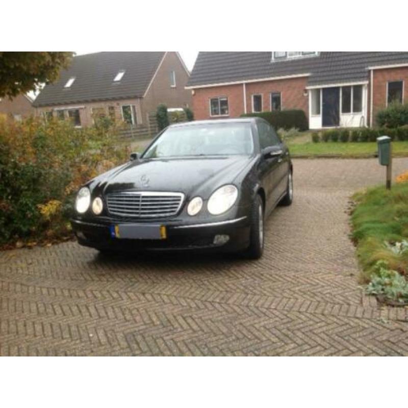 Youngtimer Mercedes E220 CDI Elegance AUT 2005 Zwart