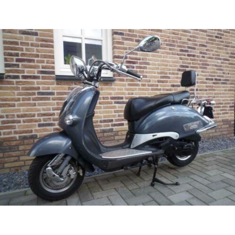 GRANDE RETRO BJ 2013 KM 7100 1e EIGENAAR AGM GRAND SNOR