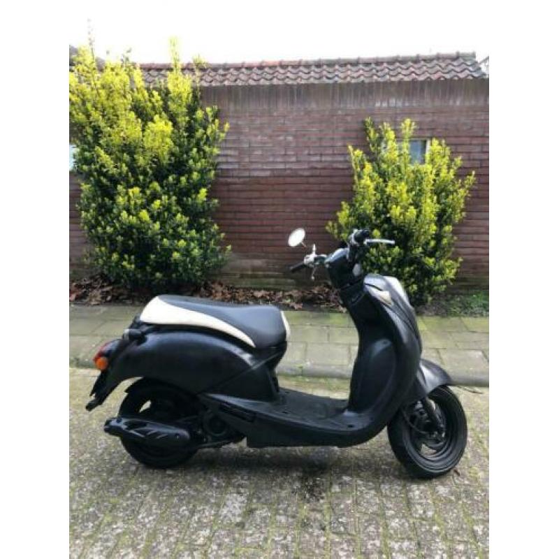 sym mio 50 snor scooter zwart !!