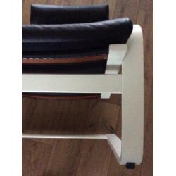 Poang fauteuil met zwart leren kussen - relax stoel