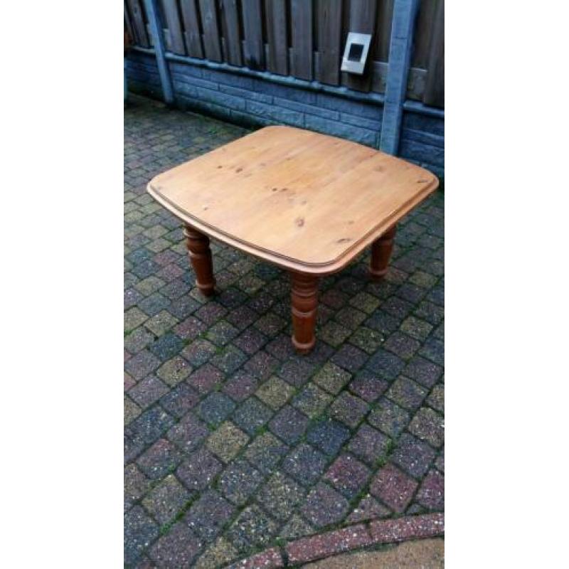 Grenenhout, salontafel, bijzettafel. Dokkum