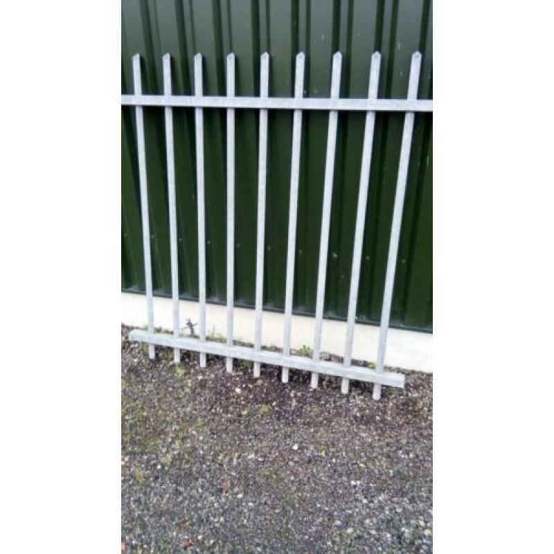 Hekwerk met spijlen gegalvaniceerd