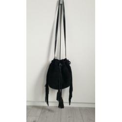 Pieces leren / suède tas zwart met franjes