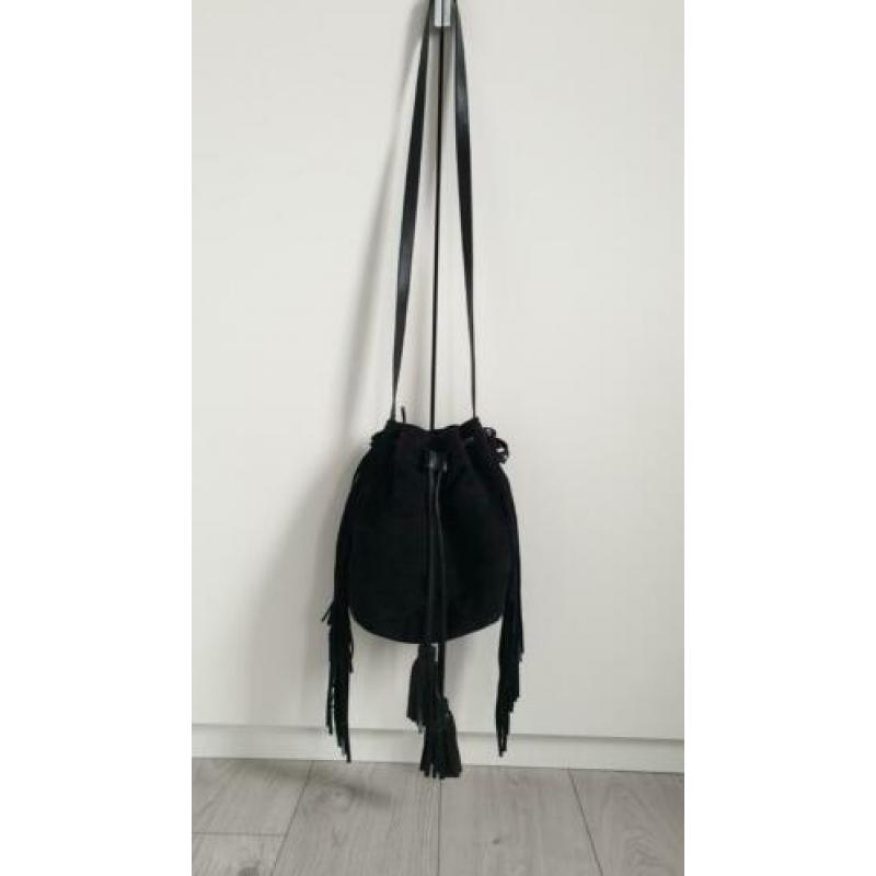 Pieces leren / suède tas zwart met franjes