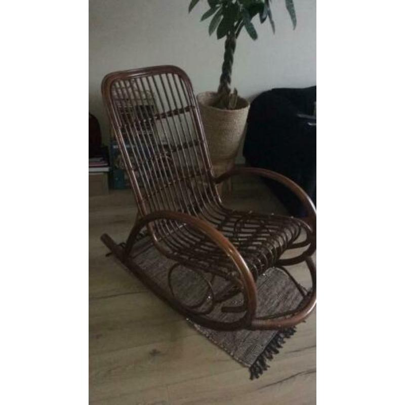 Prachtige rotan schommelstoel