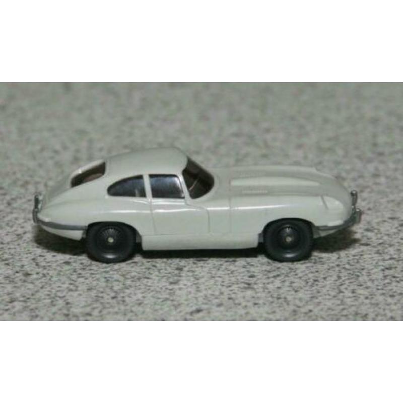 Jaguar E-type lichtgrijs. Producent: Wiking. Wikingnr. 2n