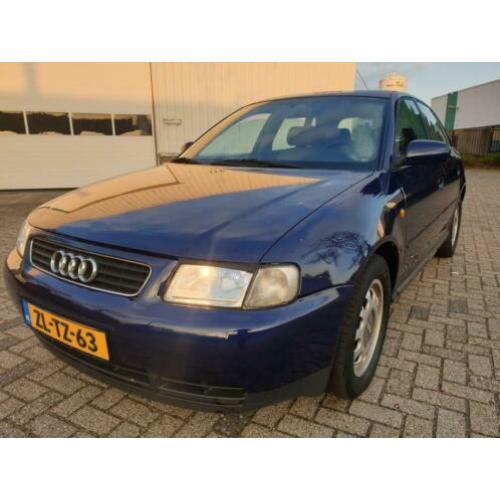 Audi A3 1.8 5V Attraction 5-DRS/AIRCO/XENON