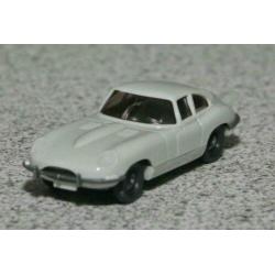 Jaguar E-type lichtgrijs. Producent: Wiking. Wikingnr. 2n