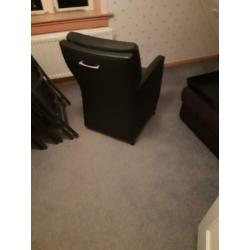 Zwart fauteuil zeer netjes en in goede staat