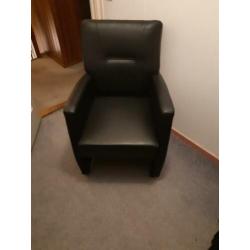 Zwart fauteuil zeer netjes en in goede staat