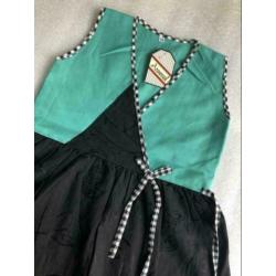 Maat 110 - groen / zwart geborguurde jurk
