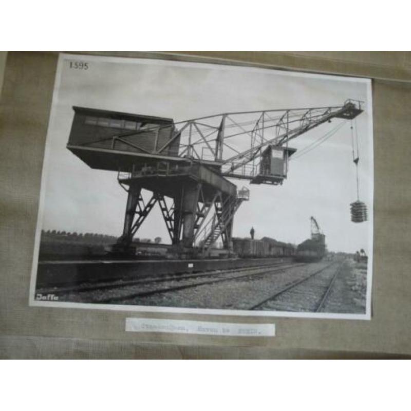 unieke map met serie foto,s van hijskranen