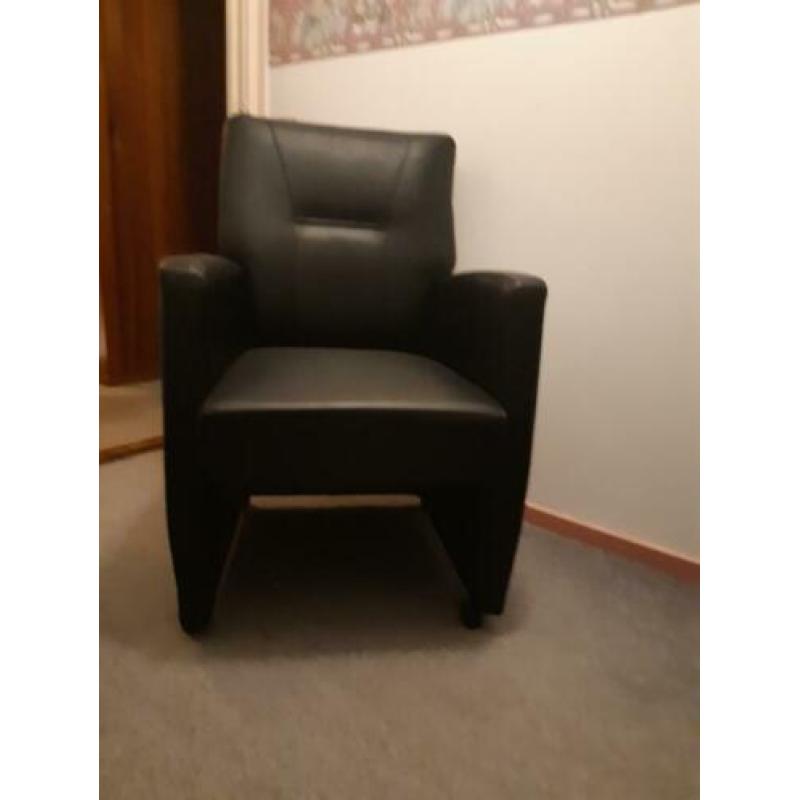 Zwart fauteuil zeer netjes en in goede staat