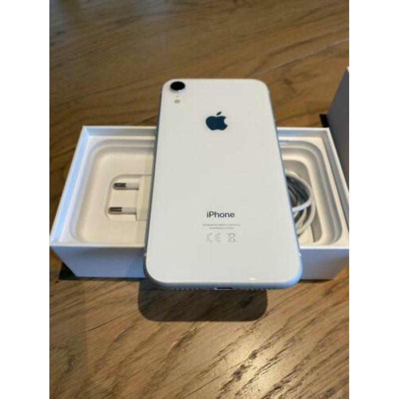 Apple iPhone Xr 64GB White + Tech21 Case