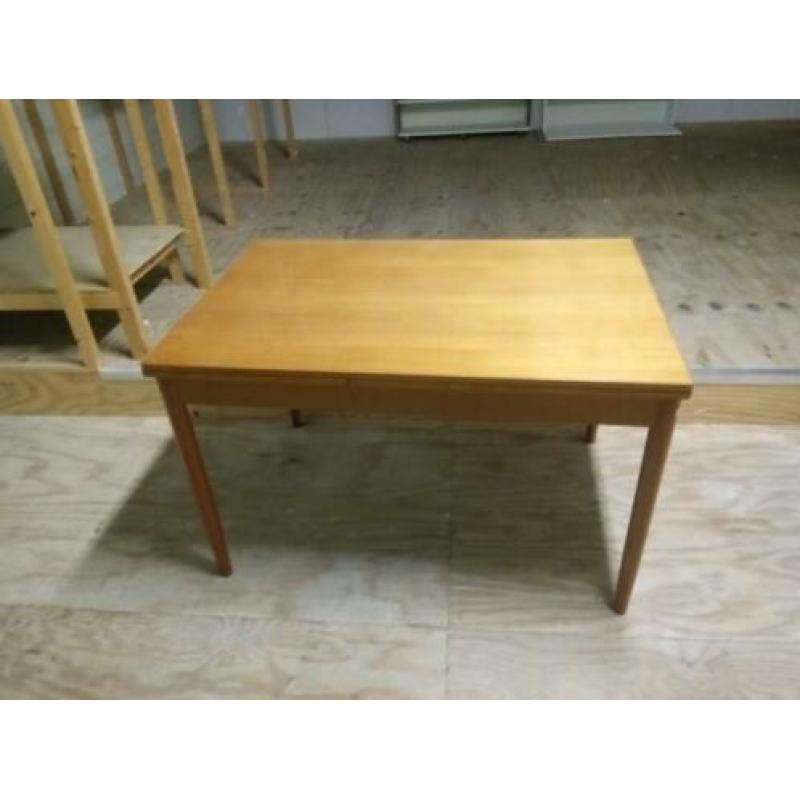 mooie oude eettafel