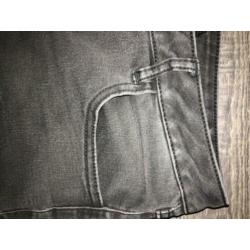 hippe Vila-sjeans, mt 31 (L), zwart, prima staat, maar 7,50!