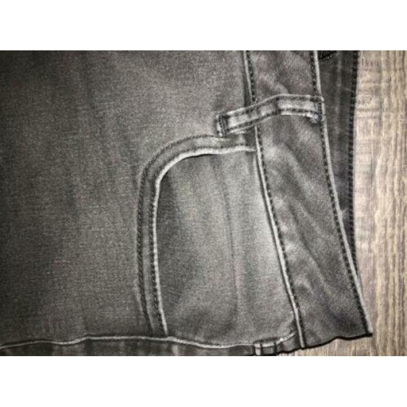 hippe Vila-sjeans, mt 31 (L), zwart, prima staat, maar 7,50!