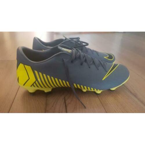 Nike Vapor 12 Academy MG maat 45