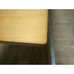 mooie oude eettafel